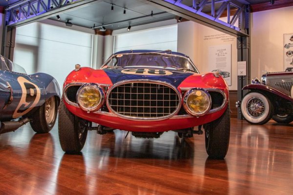 Поръчана от доктор Марио Дамонте и проектирана от легендарния дизайнер на Ferrari и Lancia Джовани Микелоти, тази кола печели 24-те часа на Льо Ман през 1953 в своя клас, и после печели Буенос Айрес 1000. След края на състезателната си кариера е откупена от японски колекционер, а от 2010 е в Щатите. Реставрирана е до оригиналния си външен вид. 
